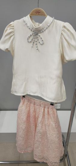 صورة طقم تيور بوزة لؤلؤية وفينكة كرستال وتنوره دانتيل فرنسي